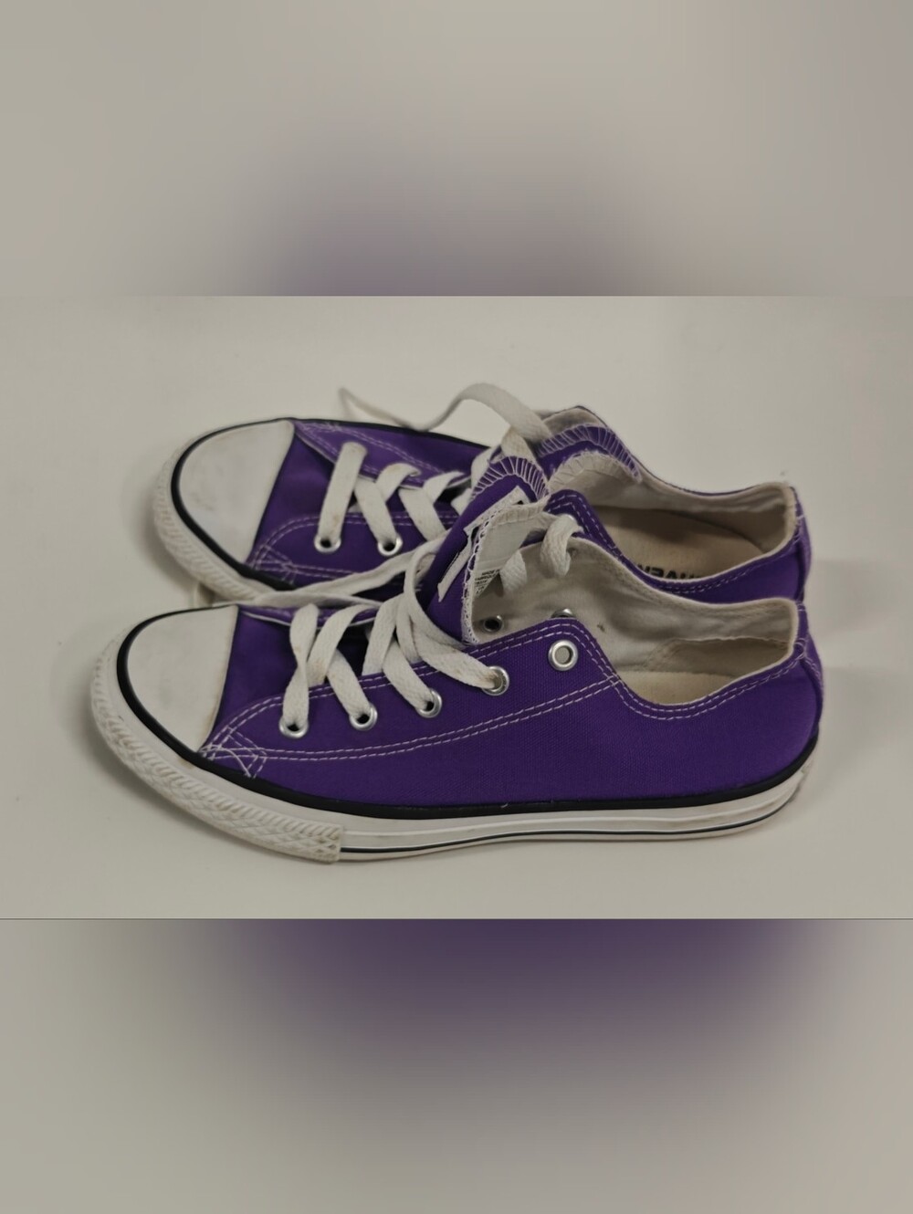Converse Chuck Taylor All Star Low Electric Purple Youth Size 2 Sneakers Canvas